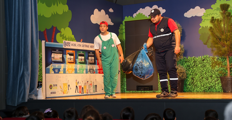 Selçuklu Belediyesi Öğrencilere Tiyatro Aracılığıyla Sıfır Atık Bilinci Aşılıyor